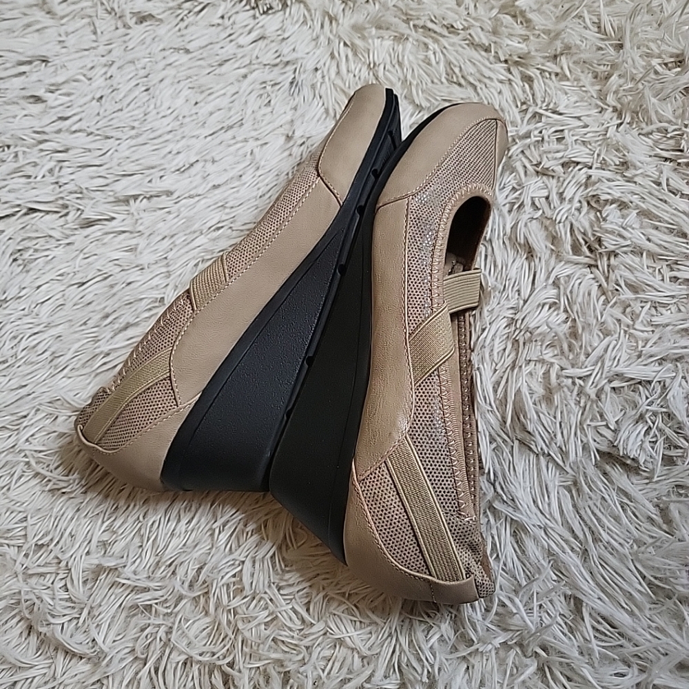Laura Ashley LA Wagner Tan Nude Beige Wedge Shoes w/ Elastic Strap - 6.5 M - Picture 5 of 12